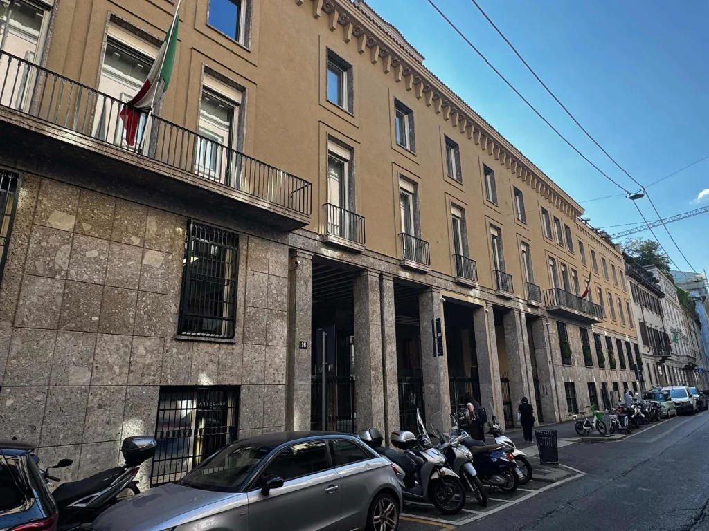Palazzo Perego di Cremnago in Via Borgonuovo 14-16 a Milano