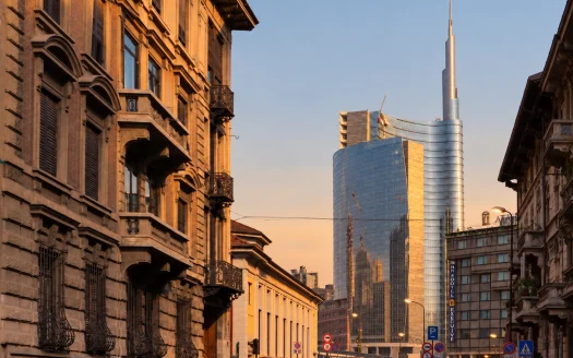 Ufficio moderno e ufficio datato a Milano